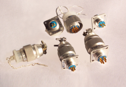 Y4系列小圓形密封電連接器的絕緣性表現(xiàn)在哪些方面？